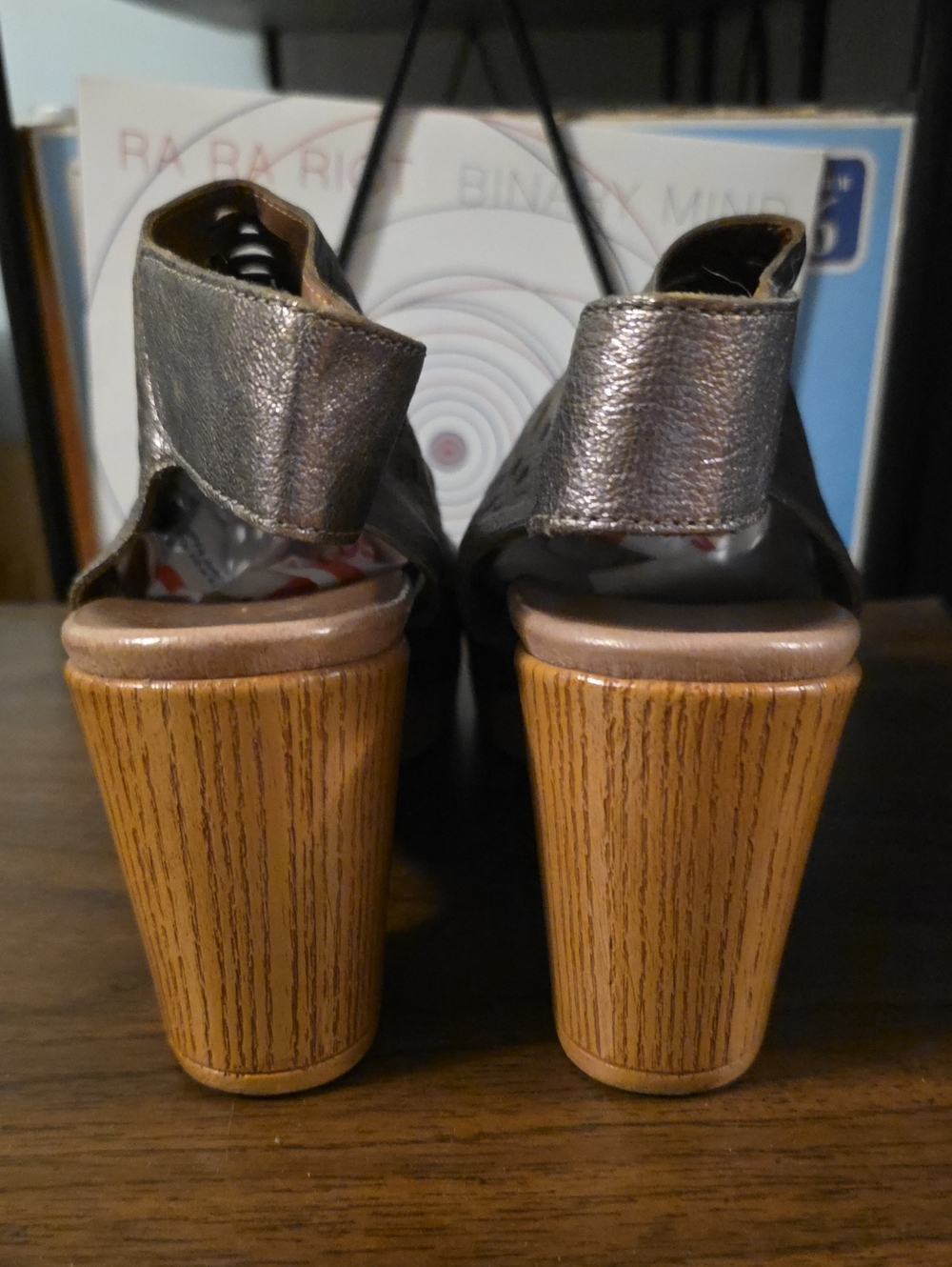 Dansko Danae Woven Pewter Leather Peep-Toe Platform Block Heel Sandals Sz 41 10 - Picture 5 of 12